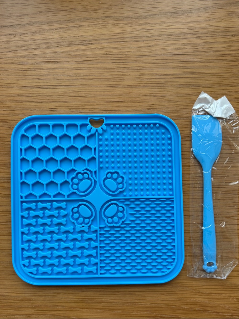 Blue Silicone Pet Treat Lick Mat with Spatula